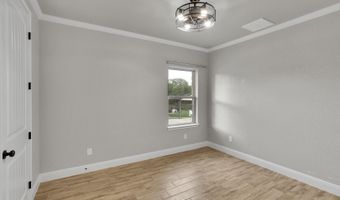 839 Shady Grv, Adkins, TX 78101