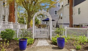 8 Champlin St, Newport, RI 02840