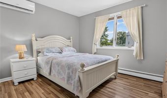 8 SOUTHWEST Rd, Narragansett, RI 02882