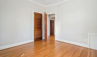 121 S FENWICK St, Arlington, VA 22204