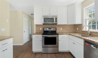 208 W View Rd, Middletown, RI 02842