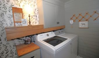 15 Chapel St, Ashburnham, MA 01430