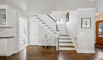 67 Caswell St, Narragansett, RI 02882