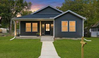 915 S Hudson Ave, Aurora, MO 65605