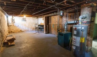 32 Sykes St, Warwick, RI 02886