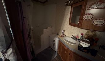 1667 NE County Rd 13004 Rd, Adrian, MO 64720