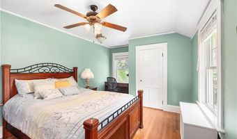 121 Commonwealth Ave, Warwick, RI 02886