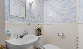 45 Sherwood Dr, Augusta, ME 04330