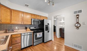 7932 Kingwood St, Affton, MO 63123