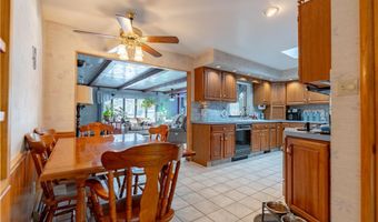 2025 S Plaza Dr, Akron, OH 44319