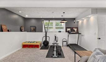 1264 Columbus Cir N, Ashland, OH 44805