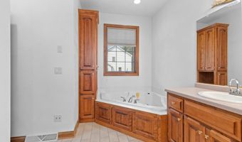 321 E APPLE CREEK Rd, Appleton, WI 54913