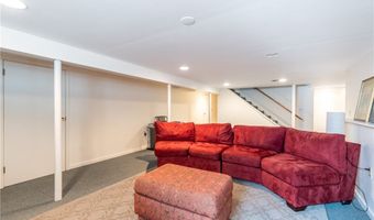55 Hunt Club Cir, Amherst, NY 14051