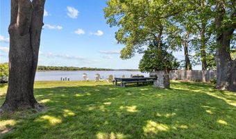 39 Sunset Dr, Barrington, RI 02806