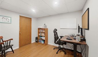 21 Portland St, Lincoln, RI 02838
