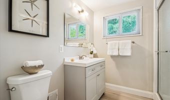 132 N GLADDEN St N, Alexandria, VA 22304