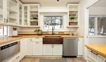 4120 Woodland Dr, Ann Arbor, MI 48103