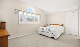 30 Harbor Hill Dr 30, Bourne, MA 02532