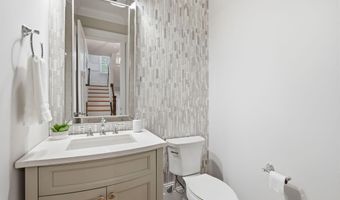 3555 N DICKERSON St, Arlington, VA 22207