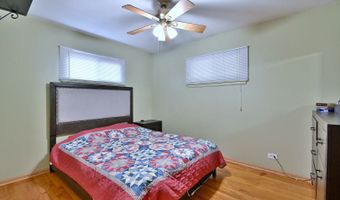 511 W BYRON Ave, Addison, IL 60101