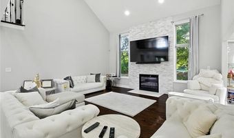 48821 Tremont Dr, Macomb, MI 48044