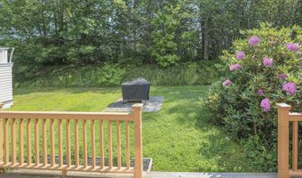 28 B Springbrook Dr, Belfast, ME 04915