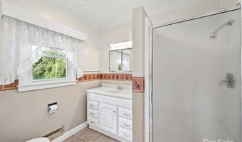 33 Lake St, Badin, NC 28009
