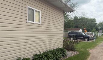 331 S 4th St, Akron, IA 51001