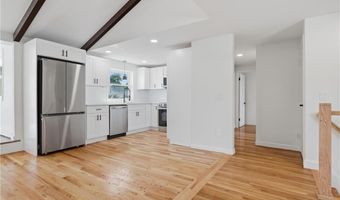 25 Stoneham St, Cranston, RI 02920