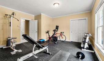 17 Canterbury Ln, Bedford, NH 03110