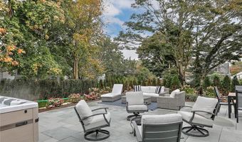 11 Shields St, Newport, RI 02840