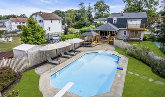 854 Main St, Belford, NJ 07718