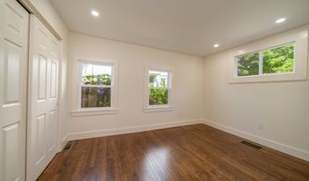 198 Shore Dr, Branford, CT 06405