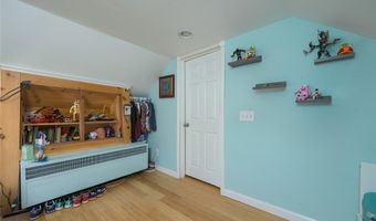 228 Kenwick Dr, Akron, OH 44313