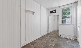 20 E 31st St, Bayonne, NJ 07002