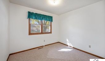 1614 Gateway Dr, Albert Lea, MN 56007