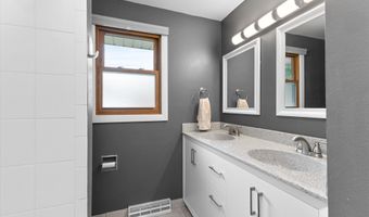 3207 CRESTVIEW Dr, Appleton, WI 54915
