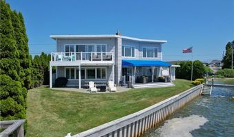 72 Marine Dr, Narragansett, RI 02882