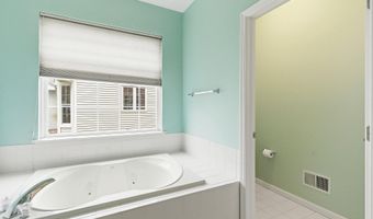 6 Swan Lake Ct, Barnegat, NJ 08005