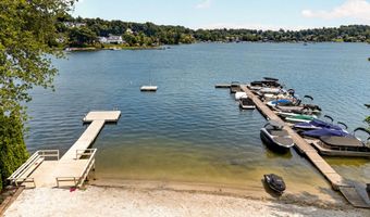78 Arrowhead Rd, Brookfield, CT 06804