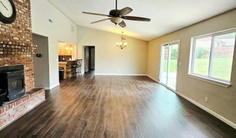 861 Oak Crst, Baxter Springs, KS 66713