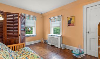 42 Robbins Ave, Amityville, NY 11701