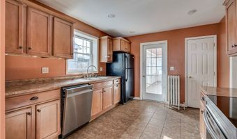 8 2nd St, Alexandria Bay, NY 13607
