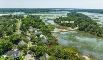 7 Petigru Dr, Beaufort, SC 29902