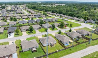 221 Regency Dr, Barling, AR 72923