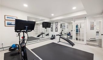 56 Summerfield Ln, Middletown, RI 02842