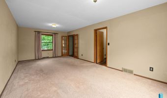 538 17th Ave S, Brookings, SD 57006