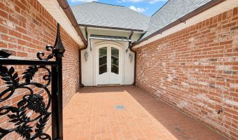 10715 Shoreline Dr, Baton Rouge, LA 70809