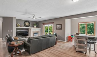 1906 SE Snowberry Ln, Ankeny, IA 50021