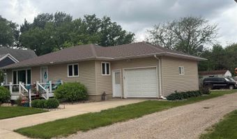 331 S 4th St, Akron, IA 51001